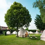 Santillana & Glamping Campsite