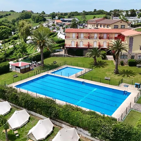 Resort Camping Santillana Del Mar キャンプ場 サンティリャーナ・デル・マル