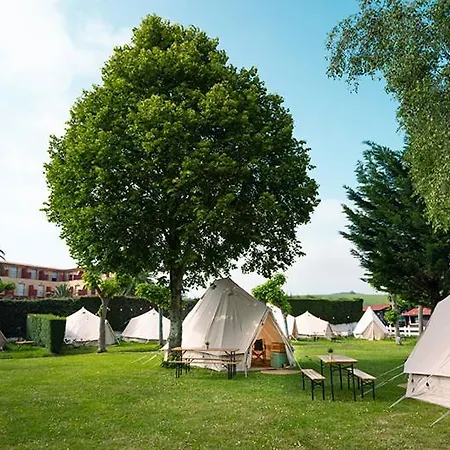 Santillana & Glamping キャンプ場